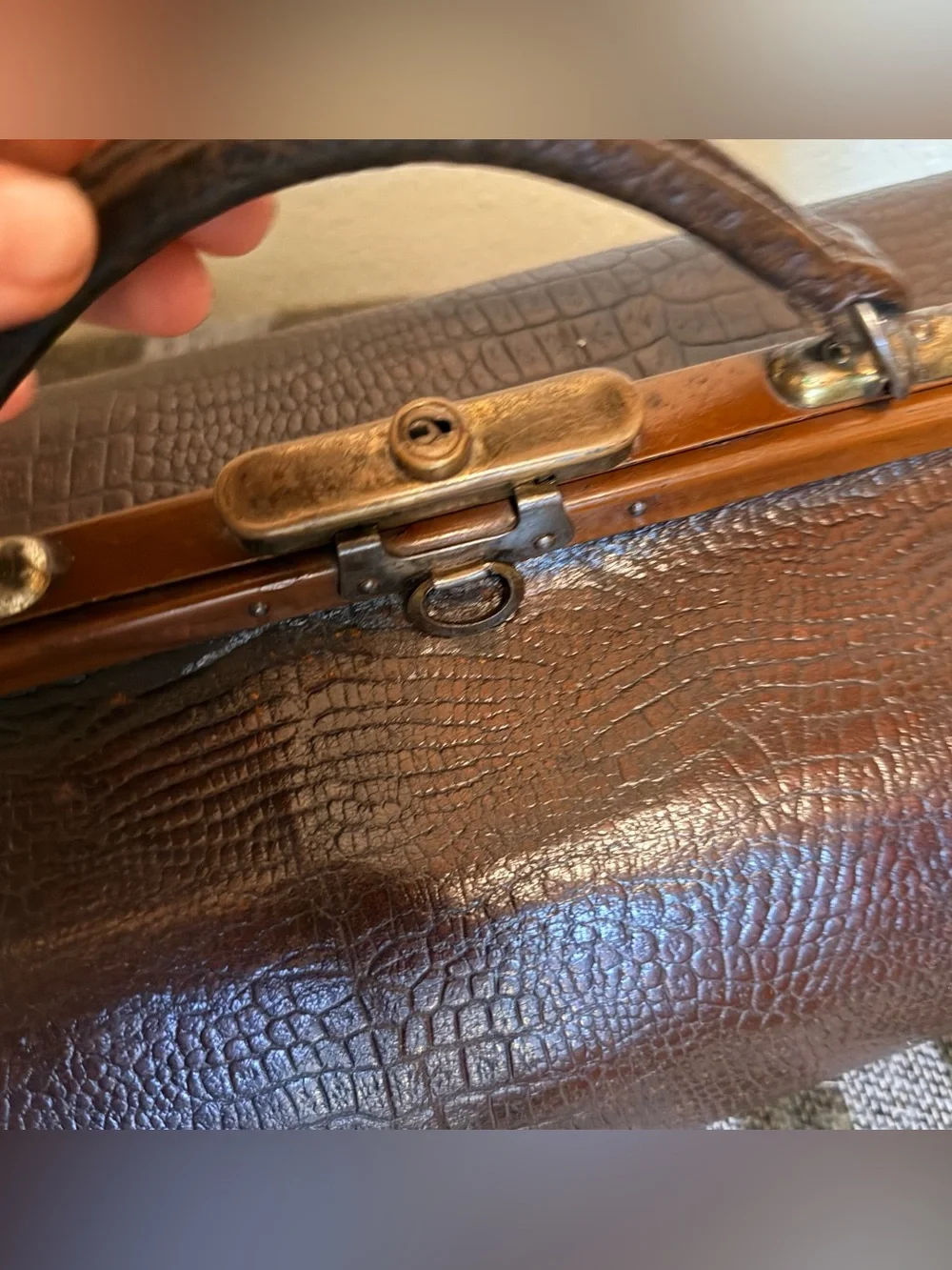 RARE Antique Crocodile Embossed Leather Gladstone Doctor Bag Brass Lock 1900s
